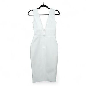 Elegant White Sleeveless Dress